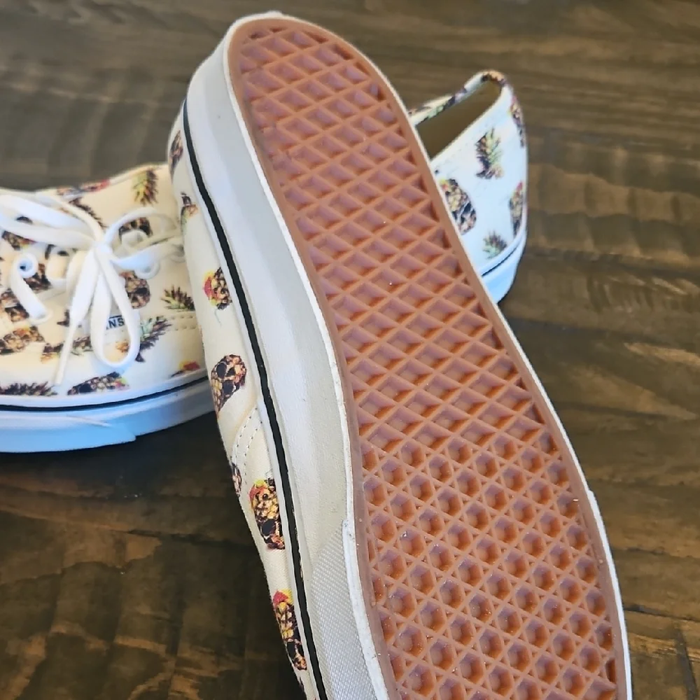 Vans Pineapple Skull Sneakers - Picture 2 of 4